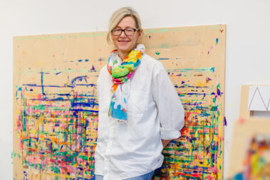 Portrait Elena Thießen. Sie ist "Atelierista" in der thyssenkrupp-Kita Miniapolis in Essen. Träger ist das DRK.