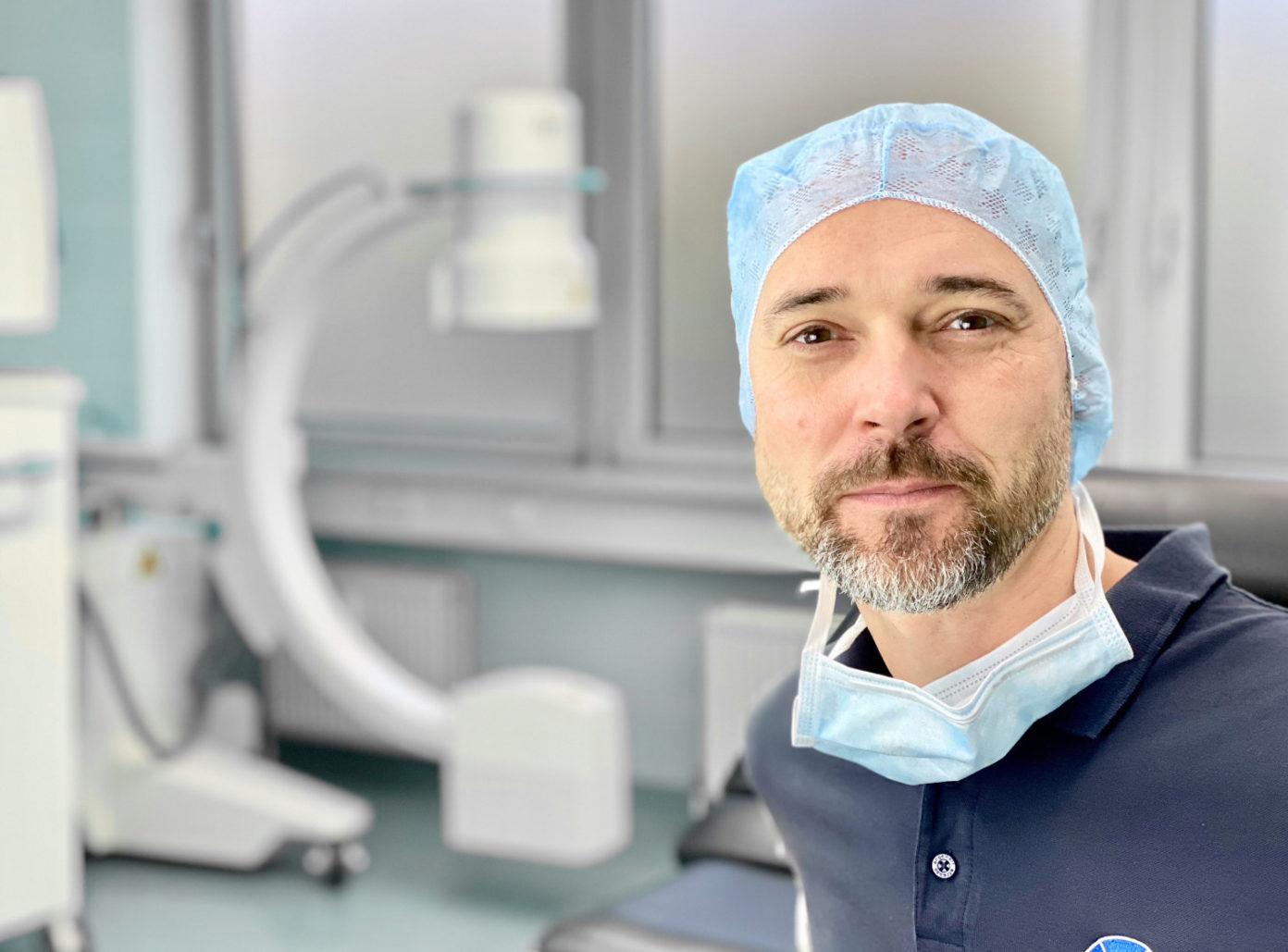 Portrait von Kai Dragowsky. Er ist Facharzt für spezielle Unfallchirurgie und als beratender Arzt der Unfallkasse Berlin tätig.