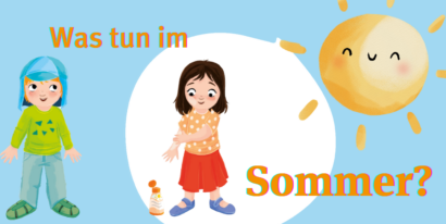 Kinder cremen sich mit Sonnencreme ein.
